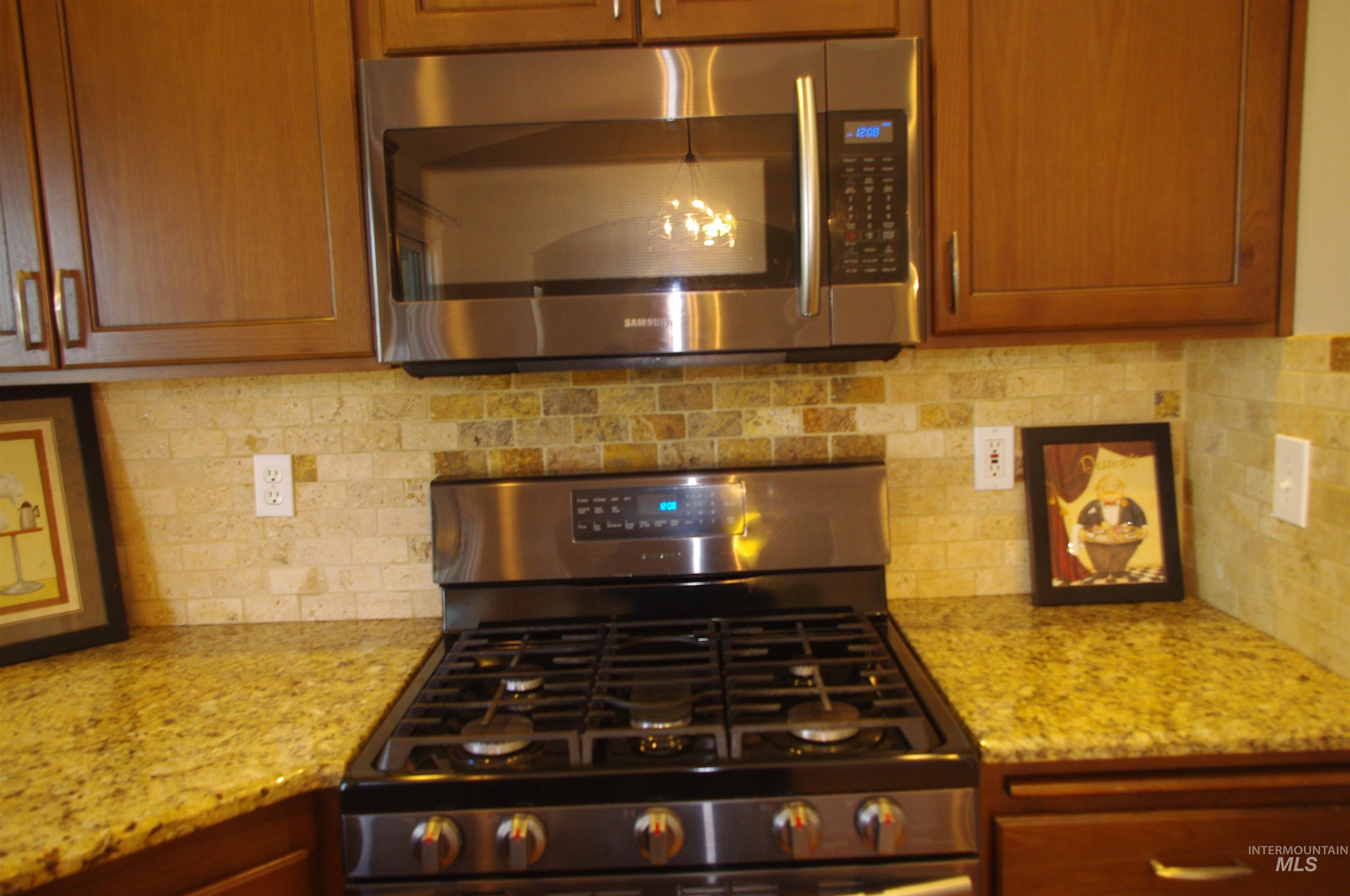 1009 S New Summer Property Photo 8