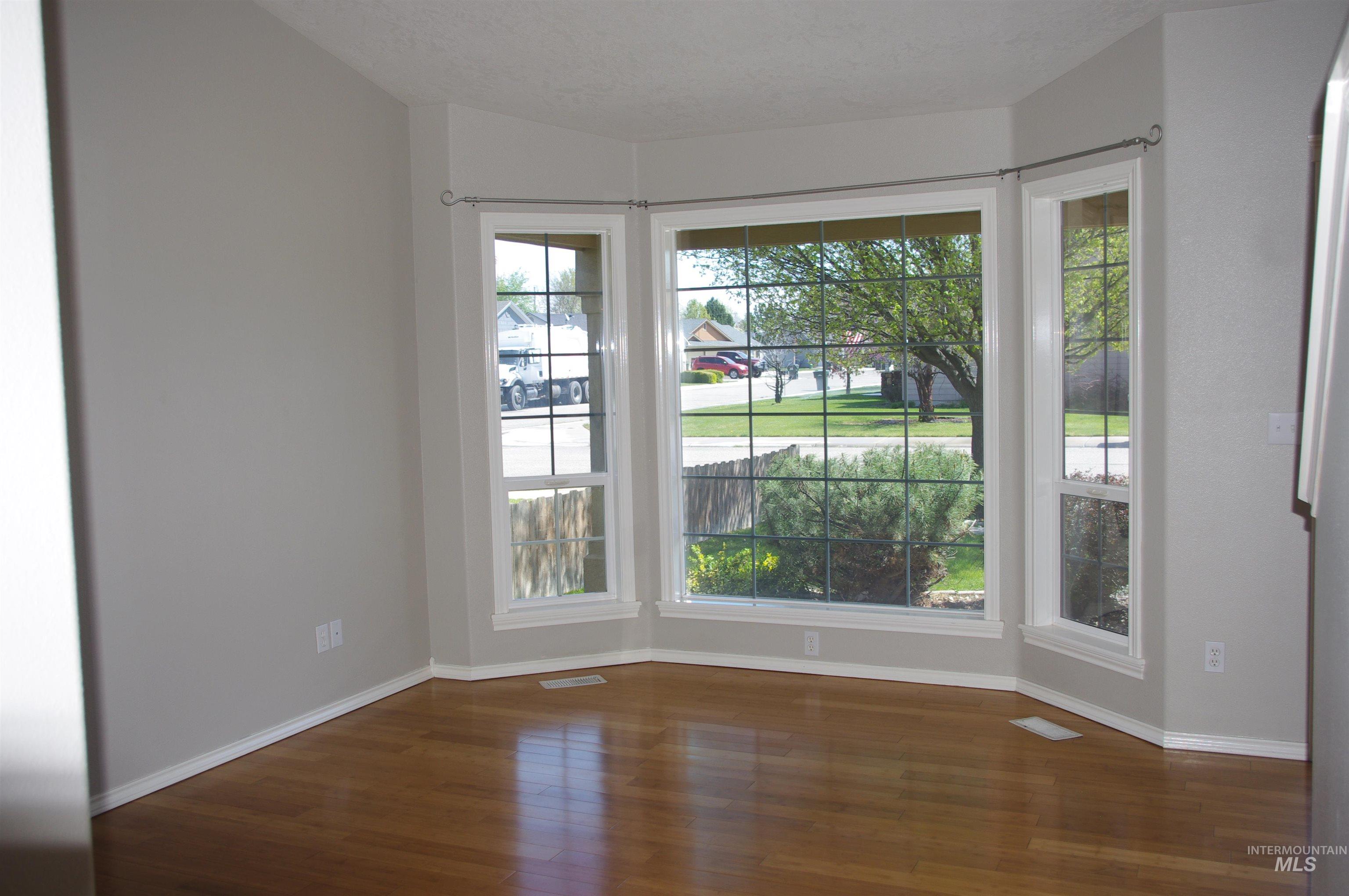 1009 S New Summer Property Photo 9