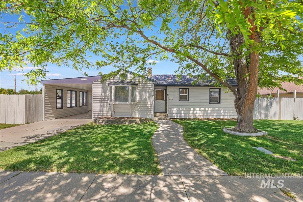 186 Borah Ave W Property Photo 1