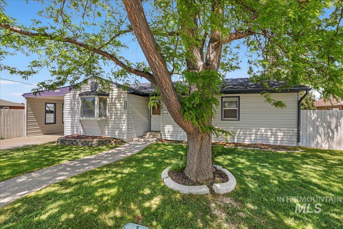 186 Borah Ave W Property Photo 2