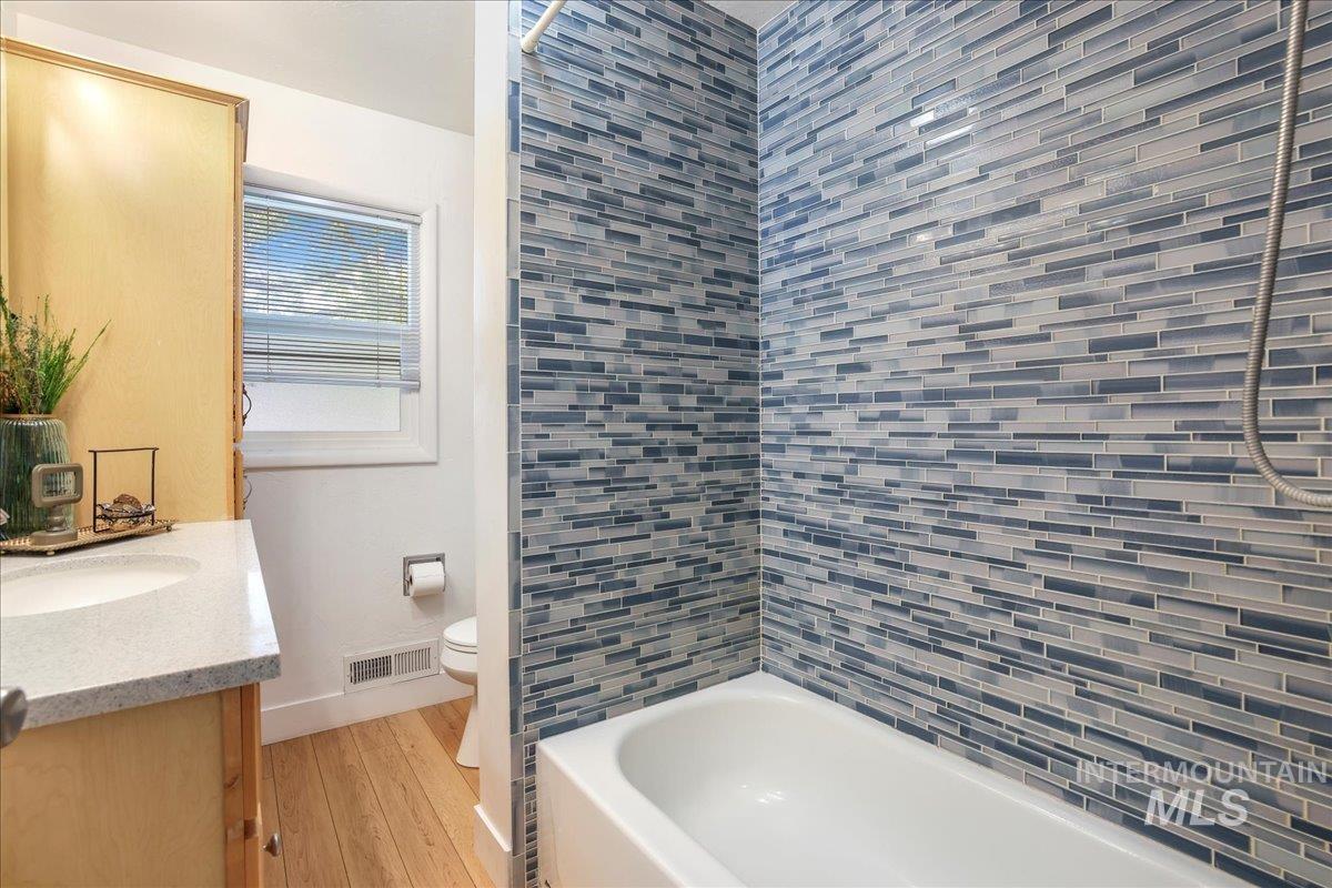 186 Borah Ave W Property Photo 21