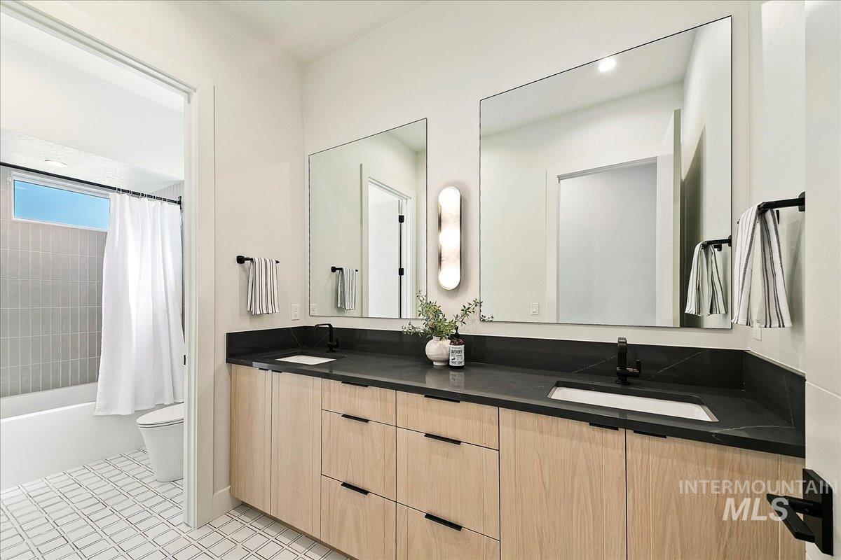 3515 W Parodin St Property Photo 25