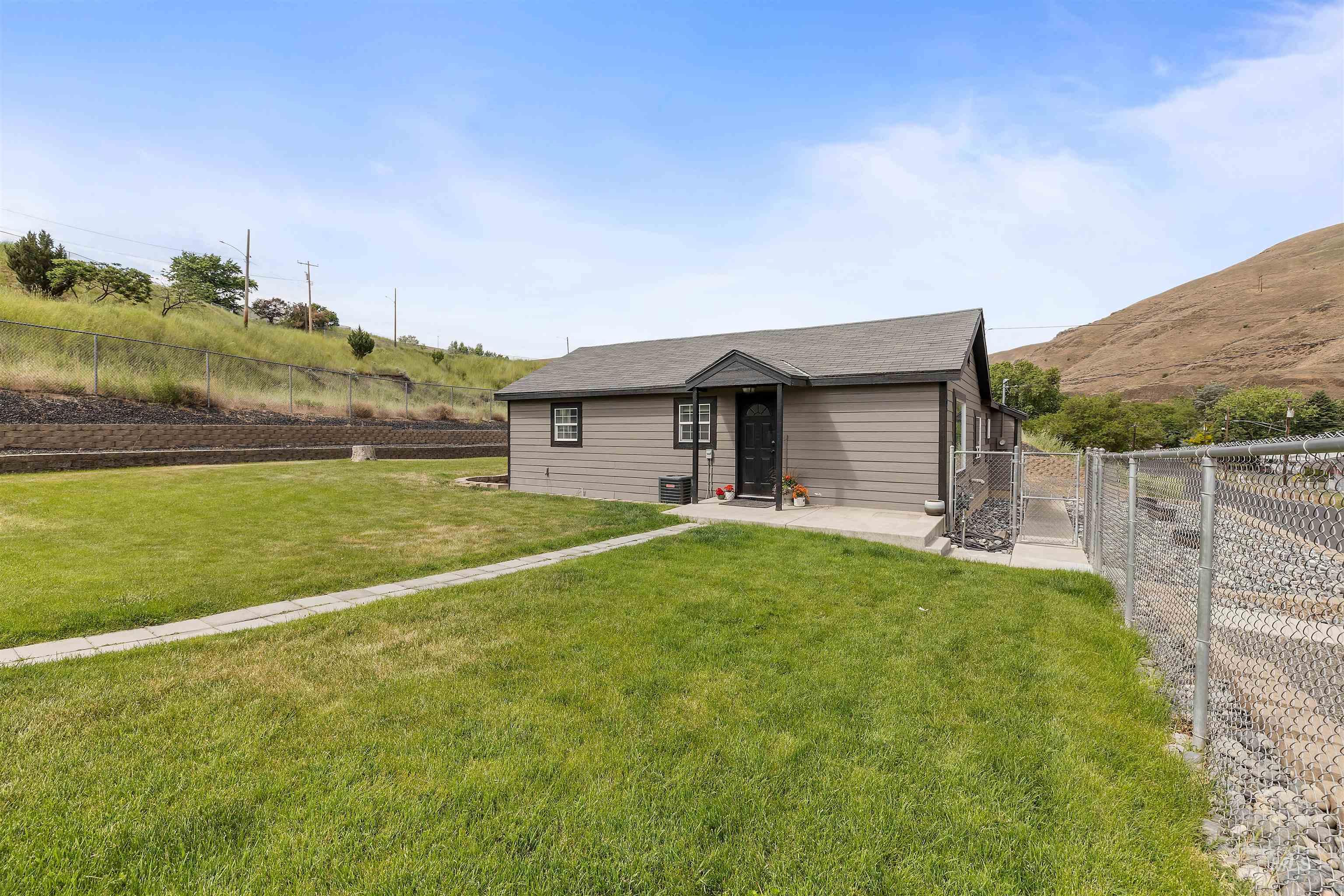105 Meador Street Property Photo 1