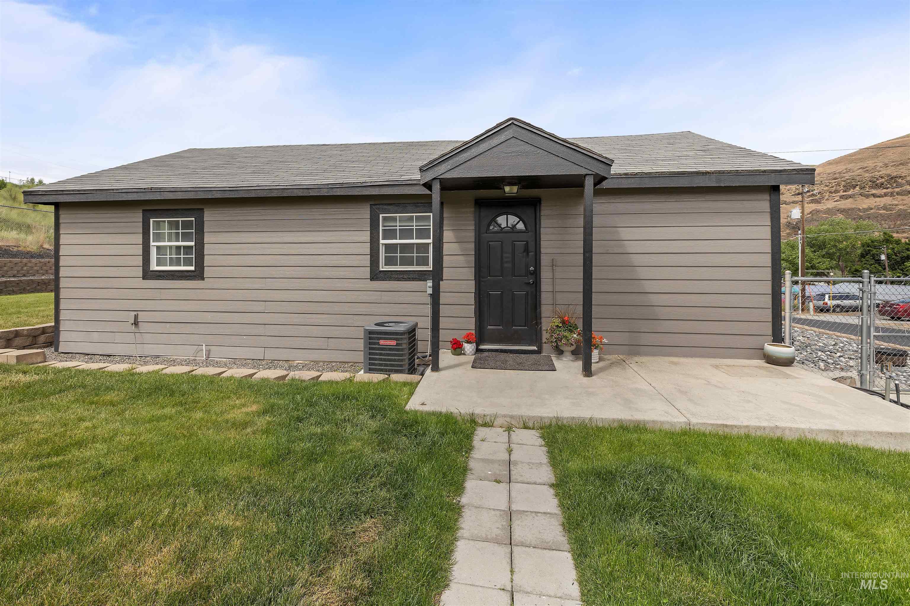 105 Meador Street Property Photo 4