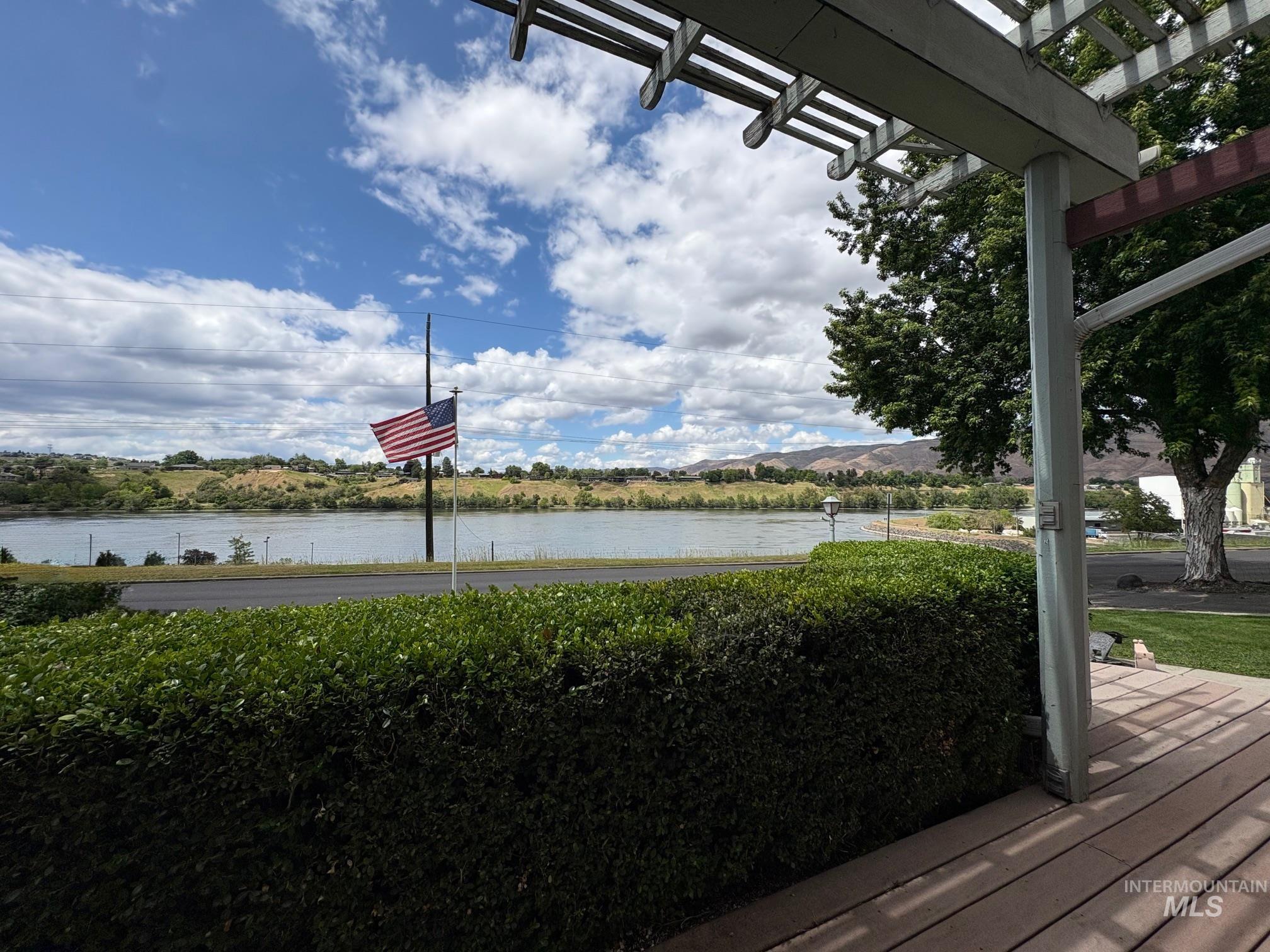 1615 Prospect Ave Property Photo 1