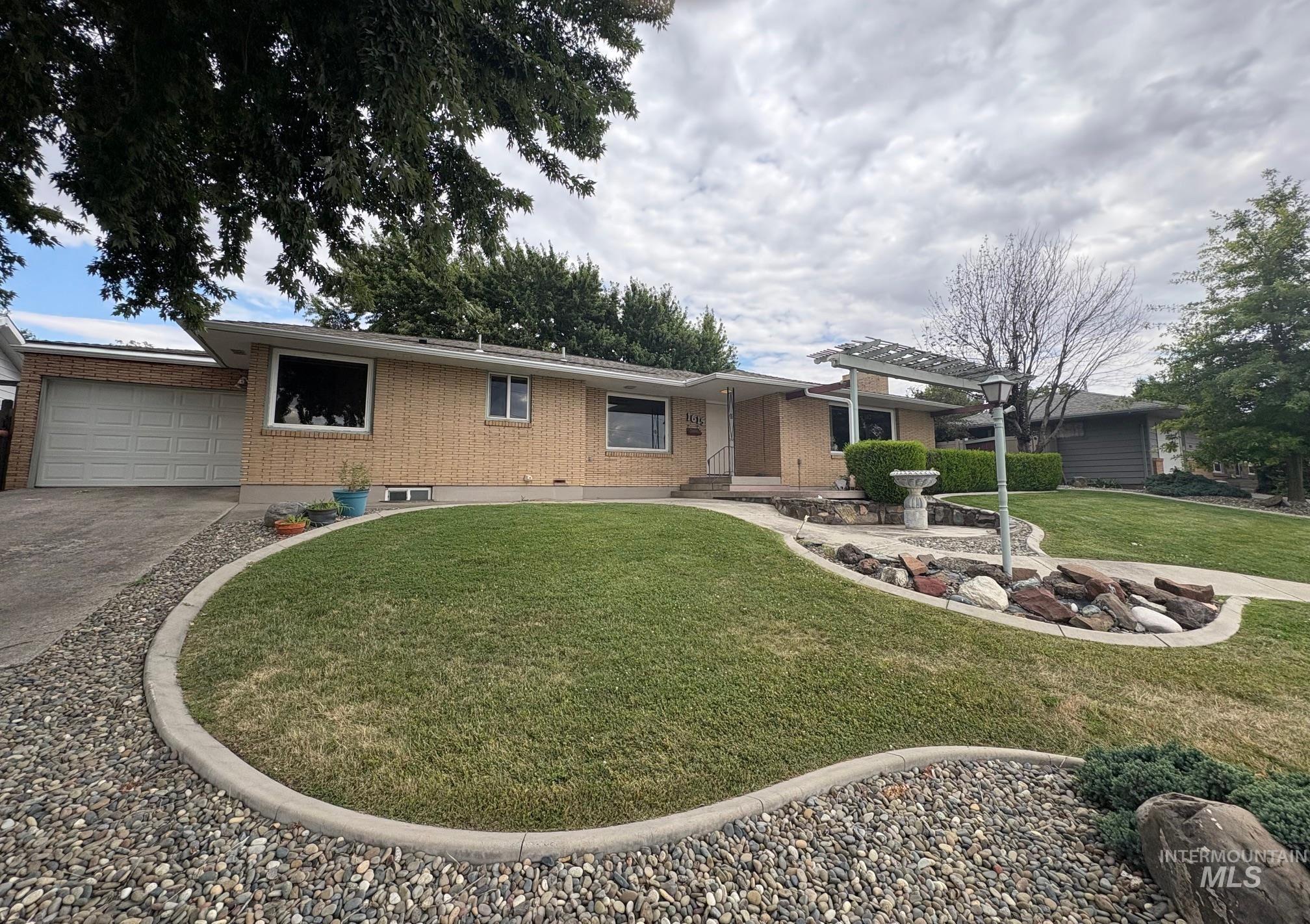 1615 Prospect Ave Property Photo 3