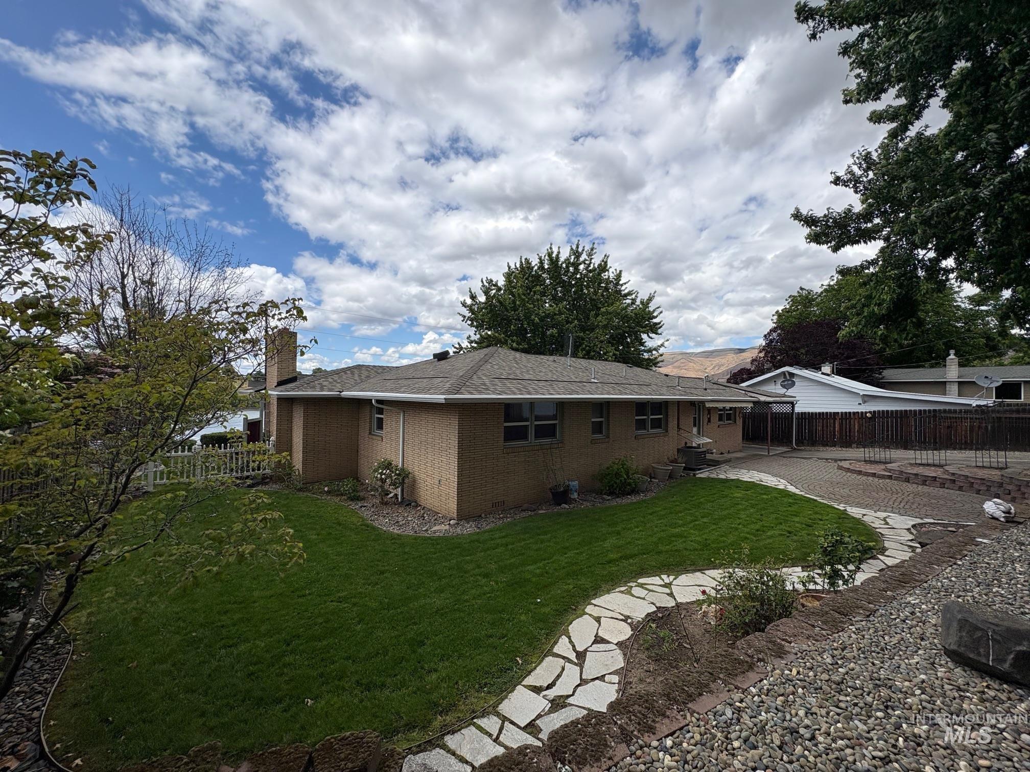 1615 Prospect Ave Property Photo 7