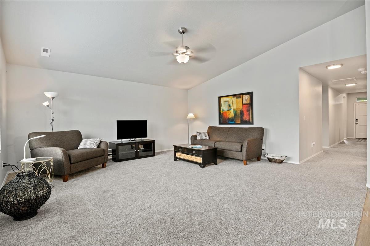 1820 E Celbridge St Property Photo 4