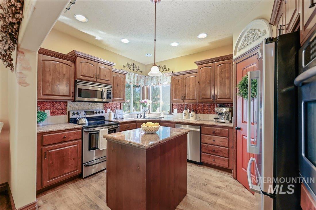 1404 Sandal Creek Property Photo 19