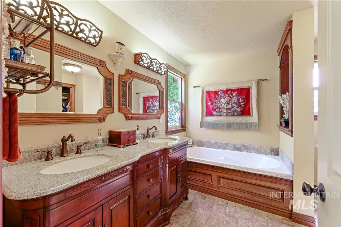 1404 Sandal Creek Property Photo 29