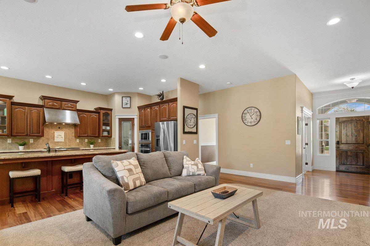 2652 E Fratello St Property Photo 3
