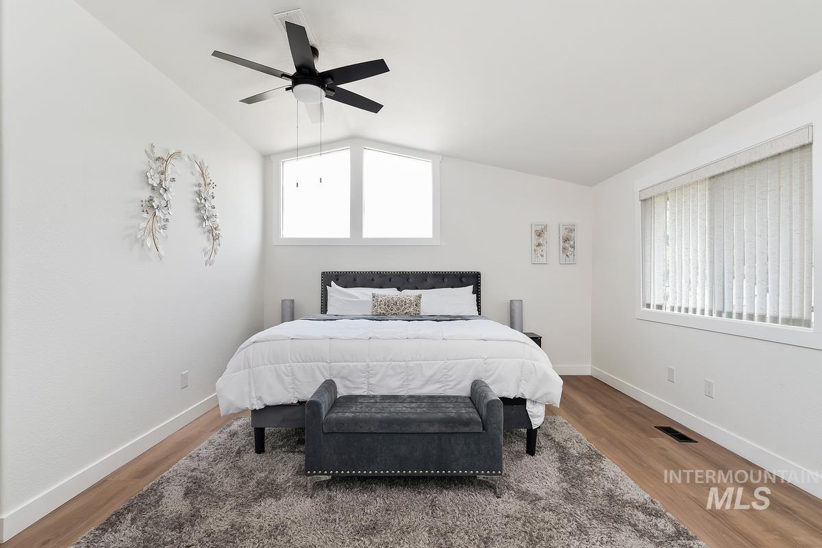 7913 W War Bonnet Drive Property Photo 21