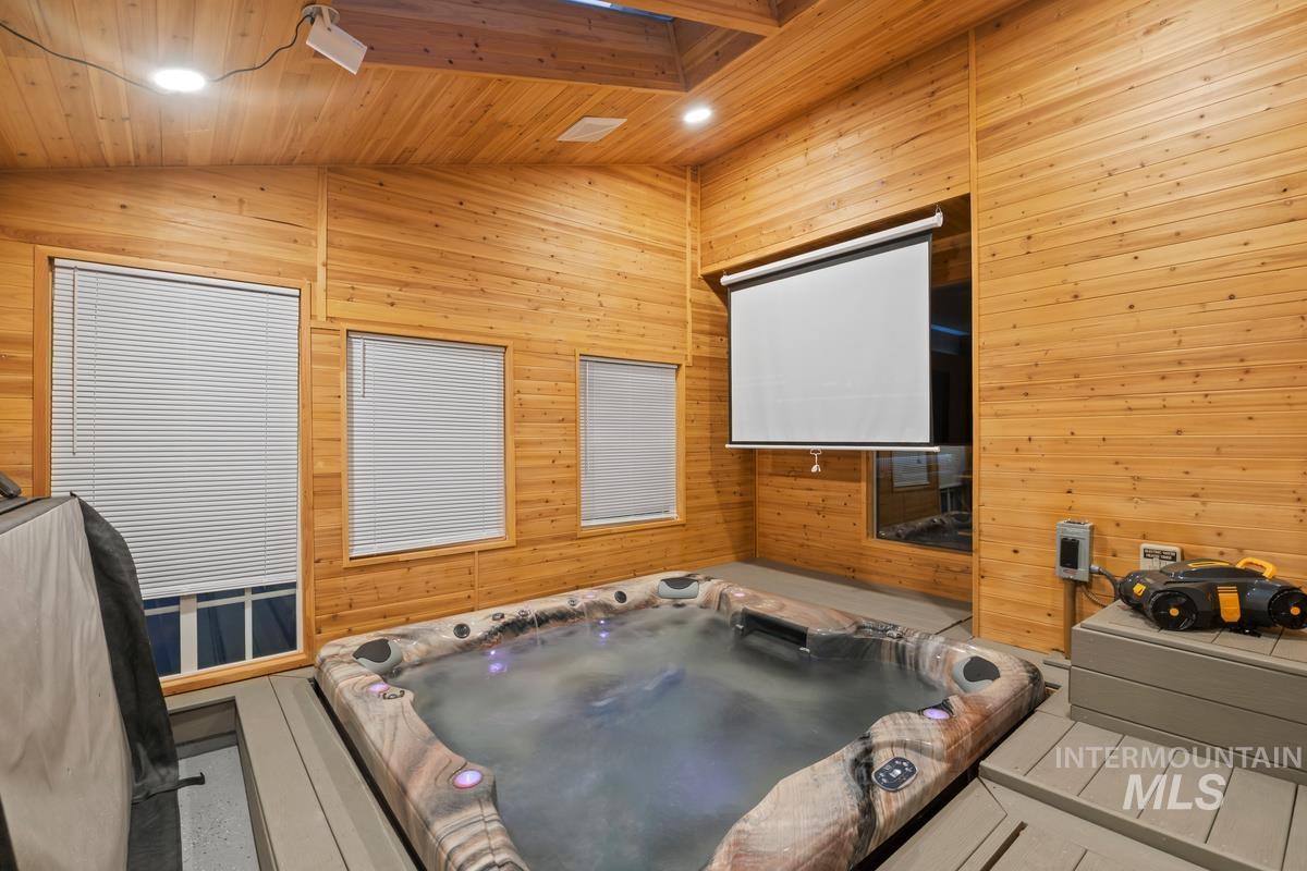 7913 W War Bonnet Drive Property Photo 31