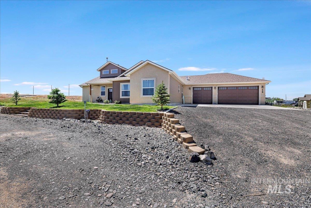 628 Pioneer Mountain Loop Property Photo 3