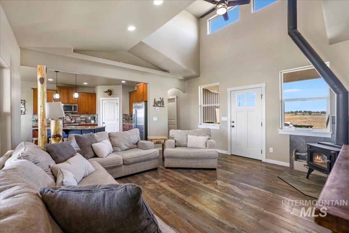 628 Pioneer Mountain Loop Property Photo 5