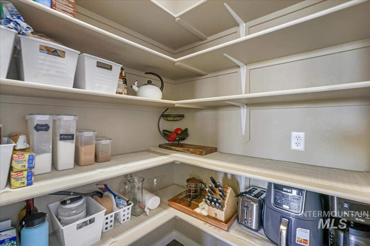 628 Pioneer Mountain Loop Property Photo 15