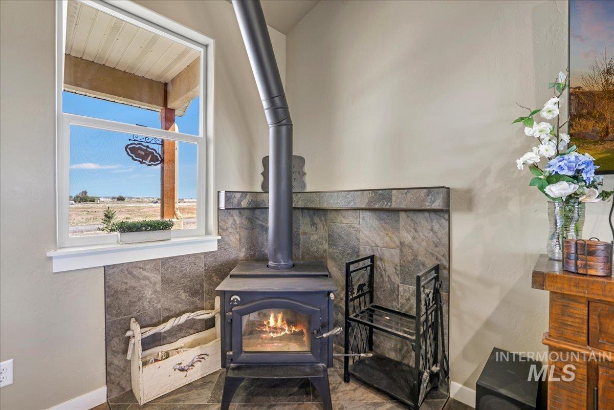 628 Pioneer Mountain Loop Property Photo 16