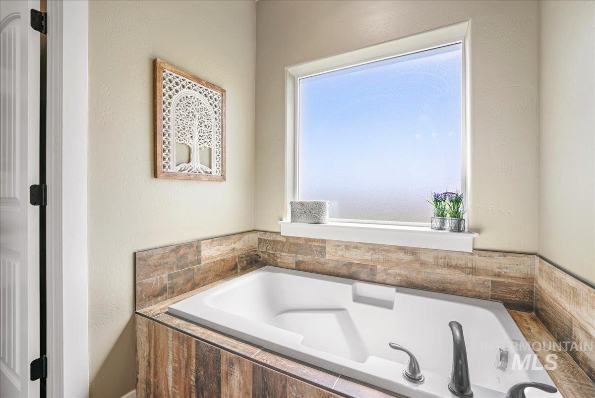 628 Pioneer Mountain Loop Property Photo 22