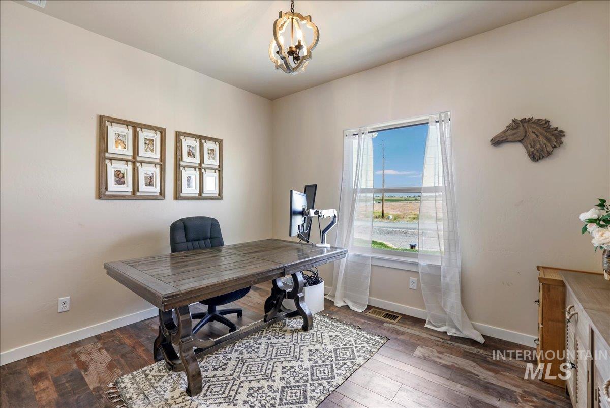 628 Pioneer Mountain Loop Property Photo 31
