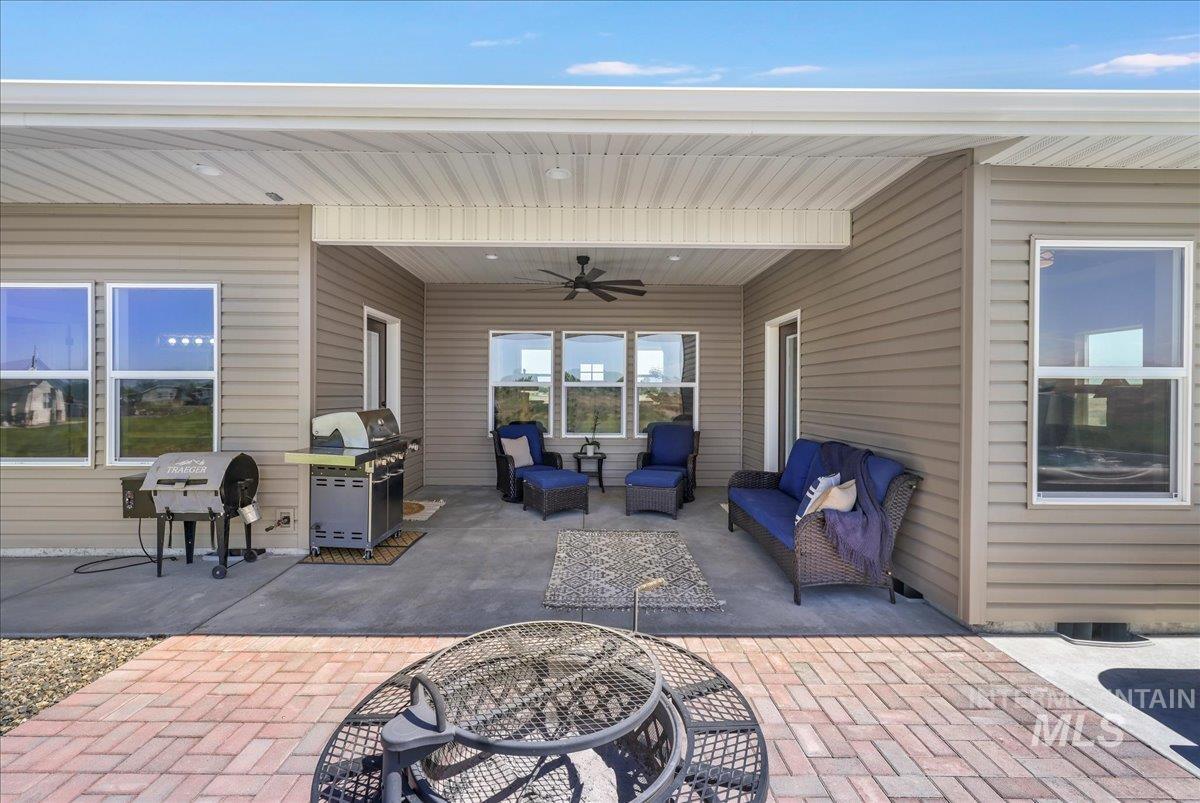 628 Pioneer Mountain Loop Property Photo 38