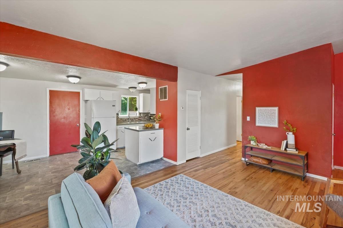 1325 E 5th N Property Photo 1