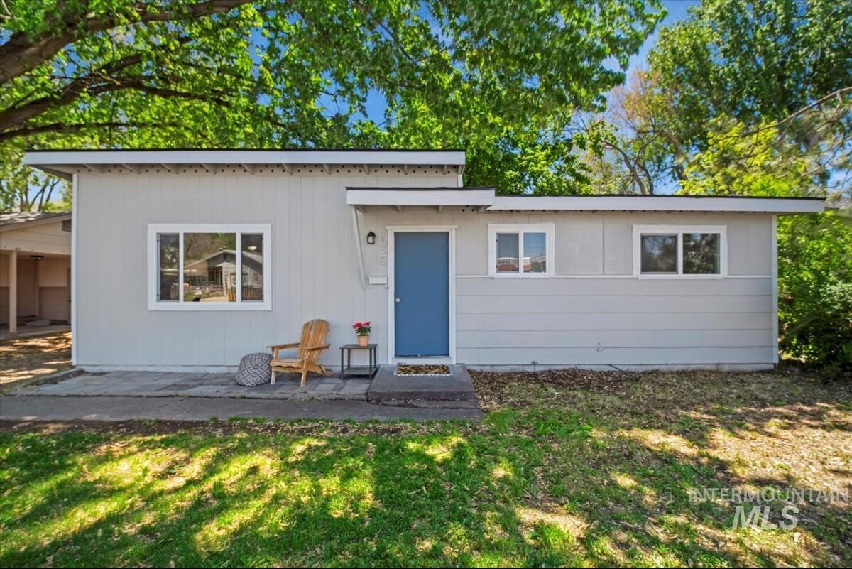 1325 E 5th N Property Photo 3