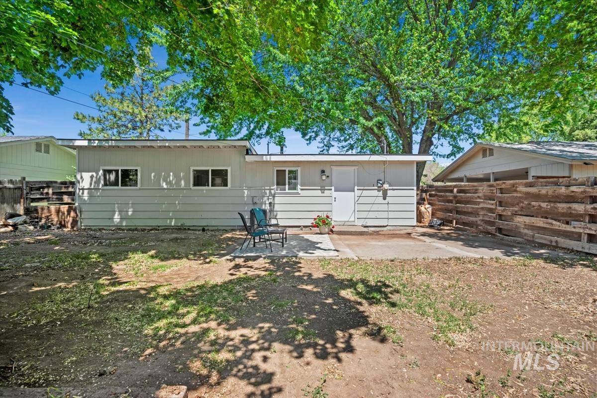1325 E 5th N Property Photo 18