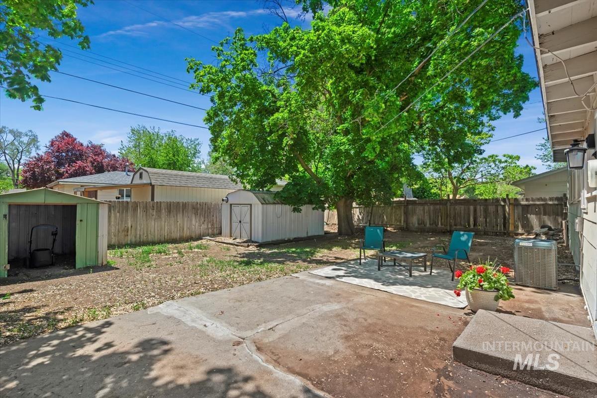 1325 E 5th N Property Photo 19