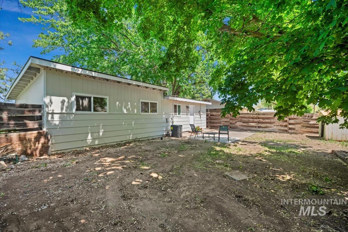 1325 E 5th N Property Photo 20