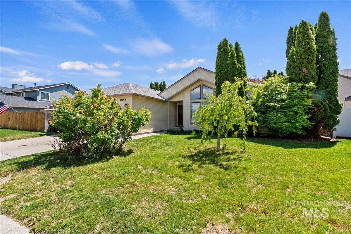 1857 W Sandalwood Dr Property Photo 2