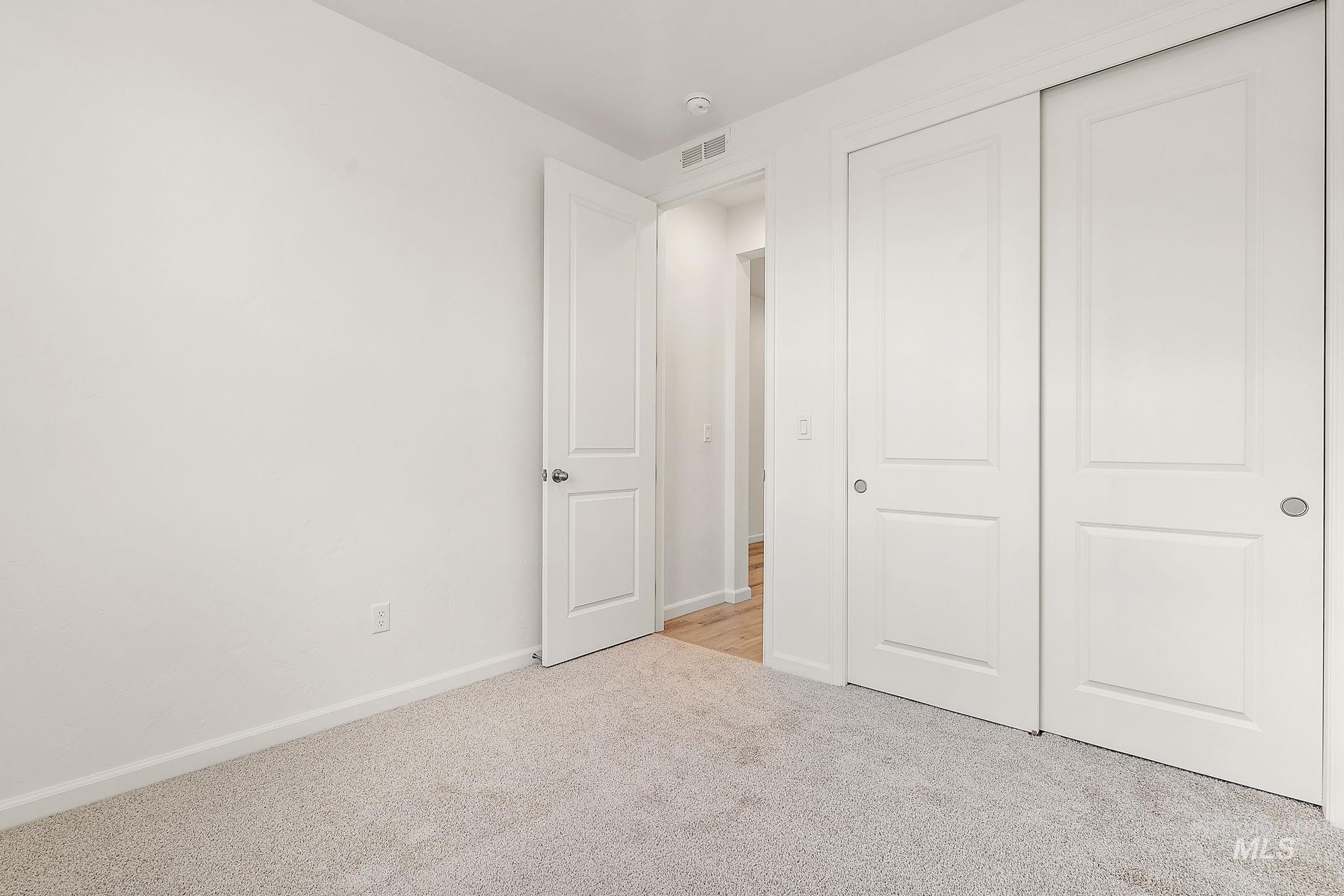 1202 Stirling Meadows Ct Property Photo 4