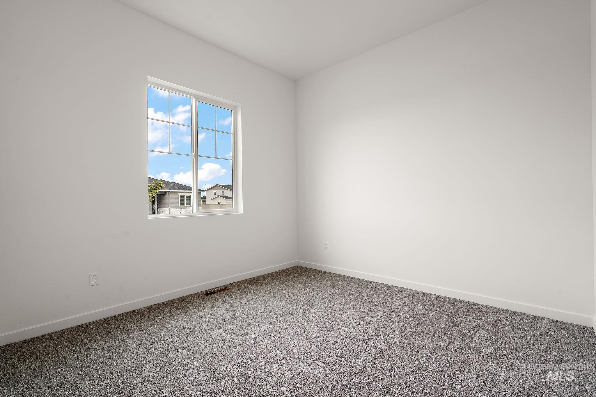 1443 White Cliffs St Property Photo 4