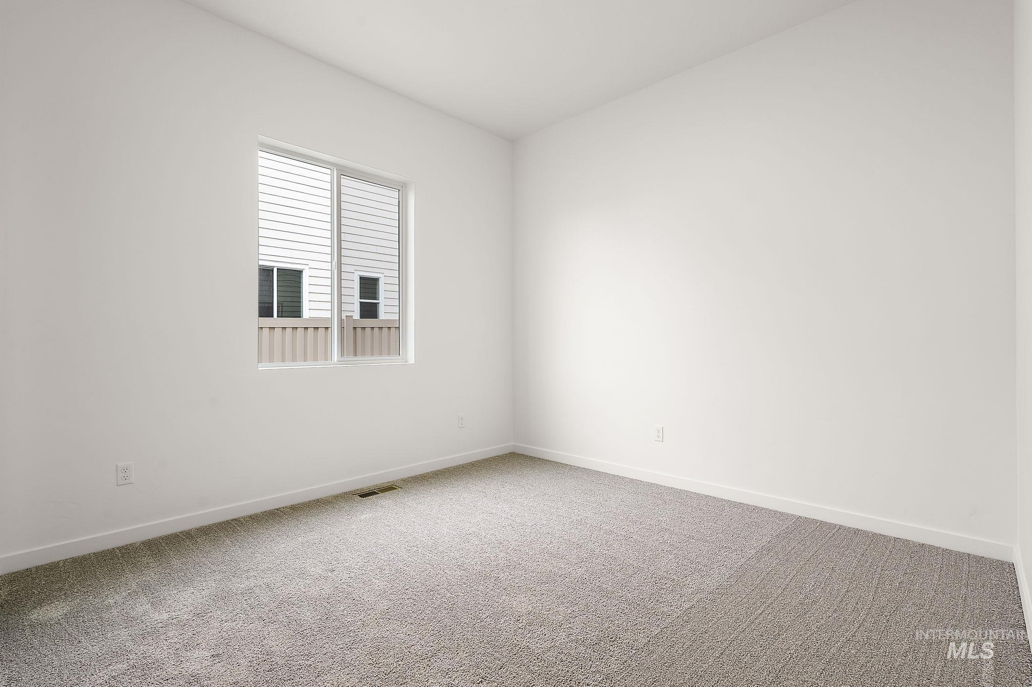1443 White Cliffs St Property Photo 10