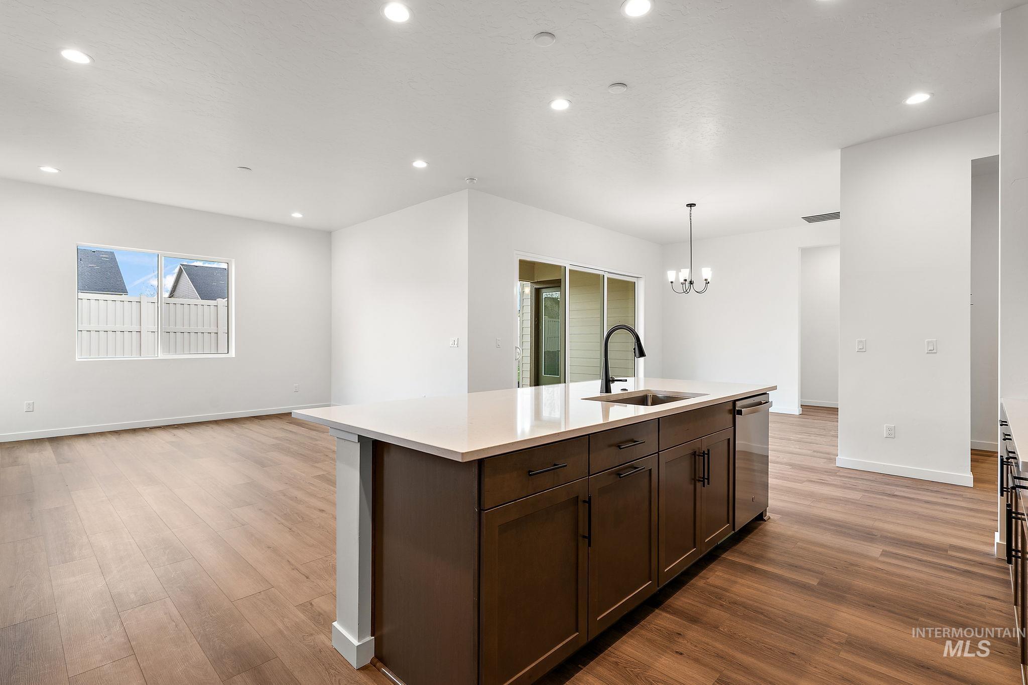 1443 White Cliffs St Property Photo 18
