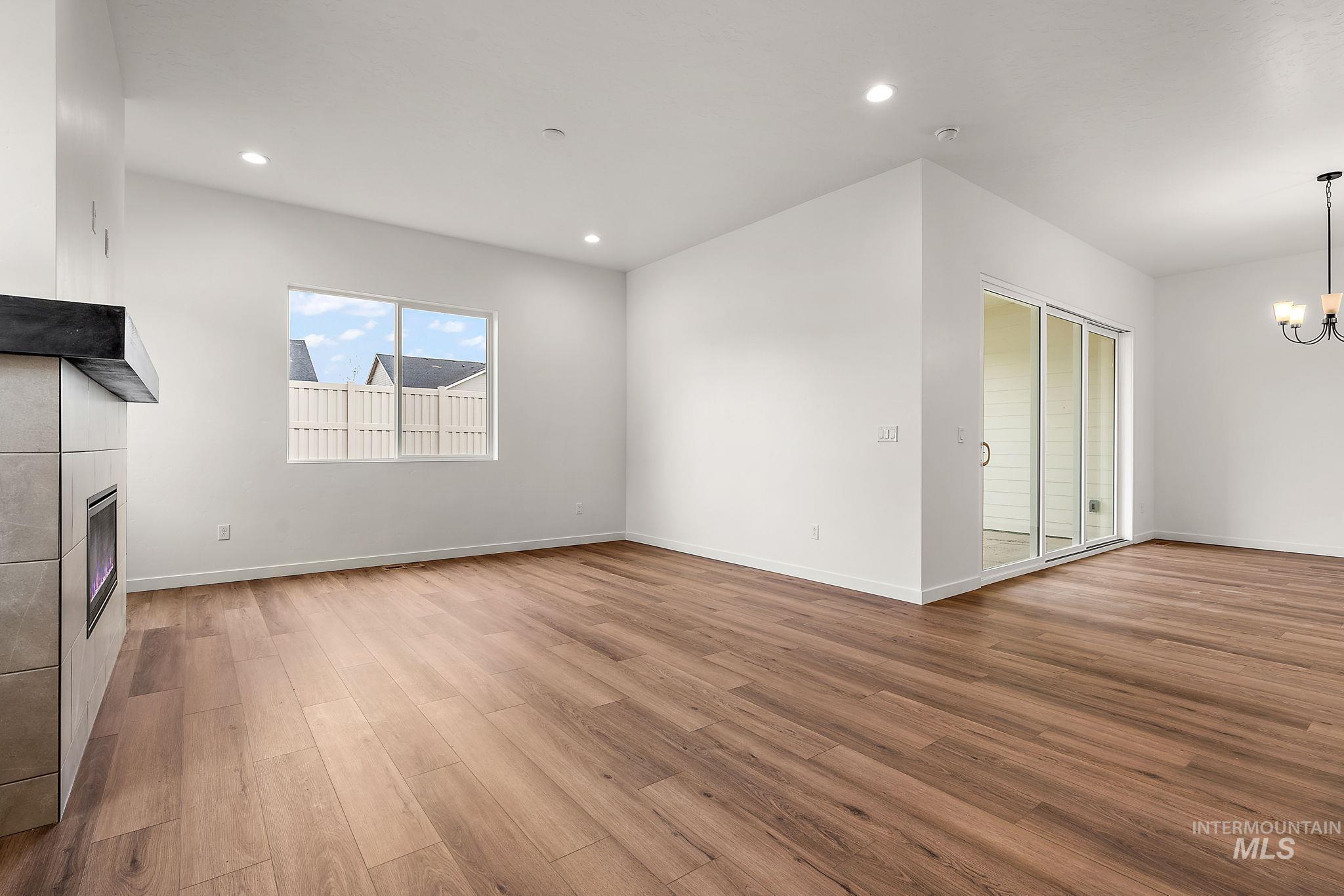 1443 White Cliffs St Property Photo 19