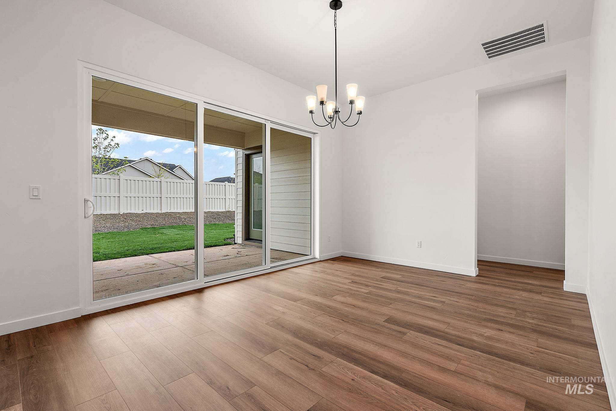 1443 White Cliffs St Property Photo 25