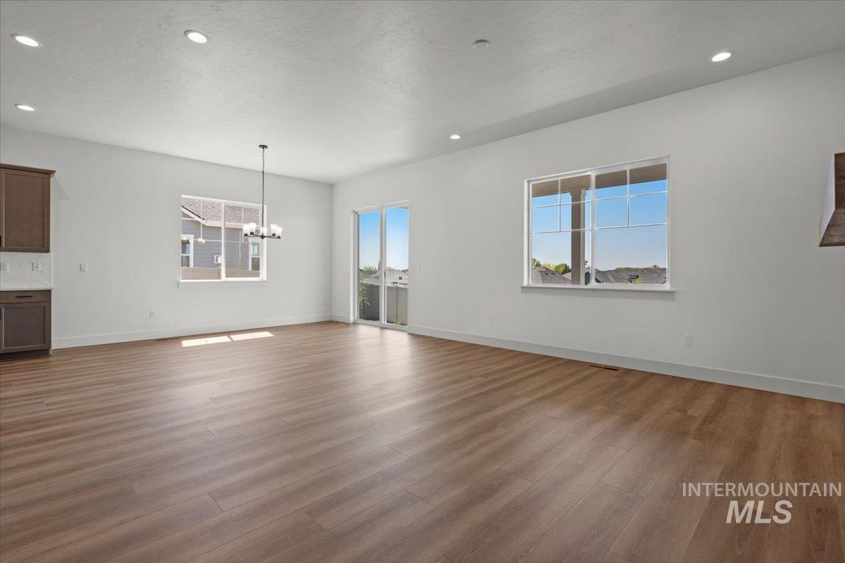 1431 White Cliffs St Property Photo 17