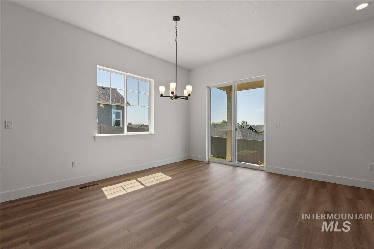 1431 White Cliffs St Property Photo 23