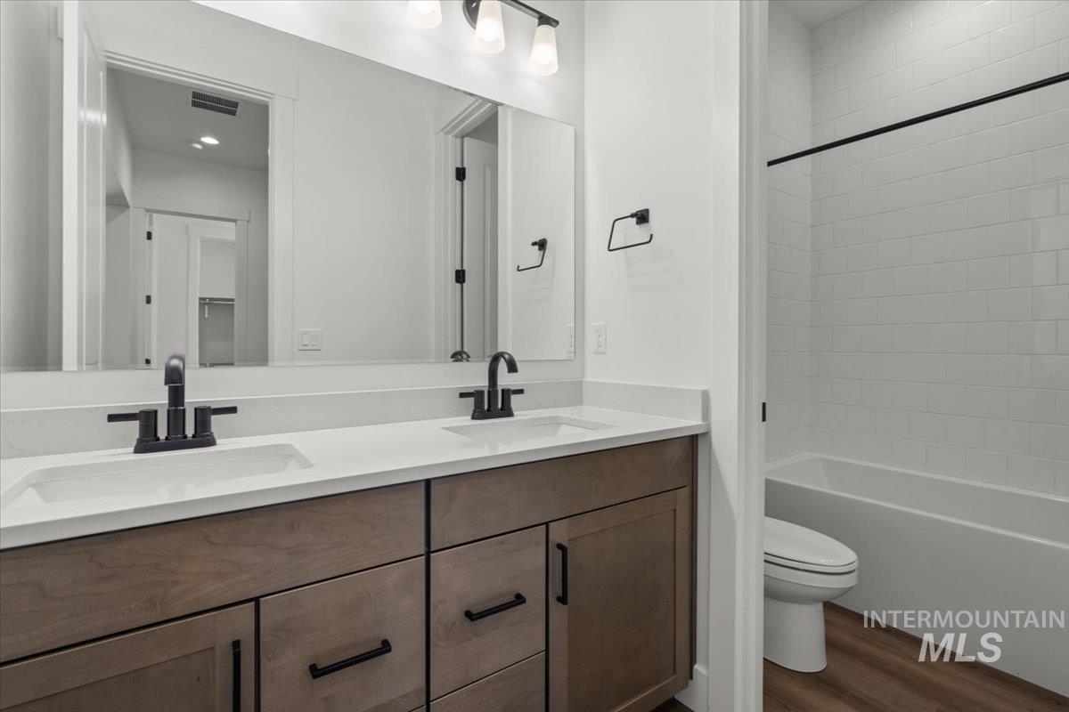 1431 White Cliffs St Property Photo 38