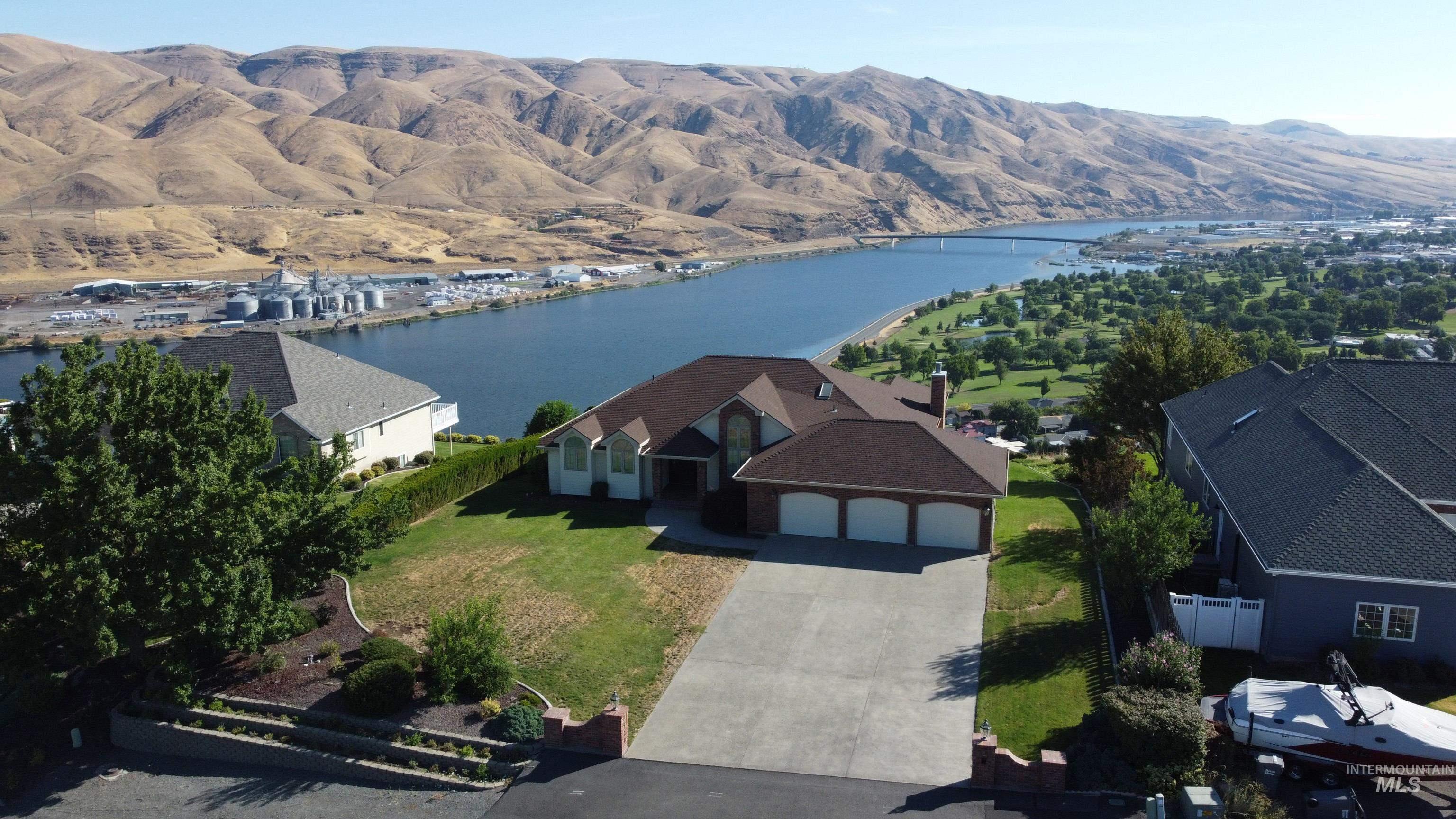 2530 Valleyview Drive Property Photo