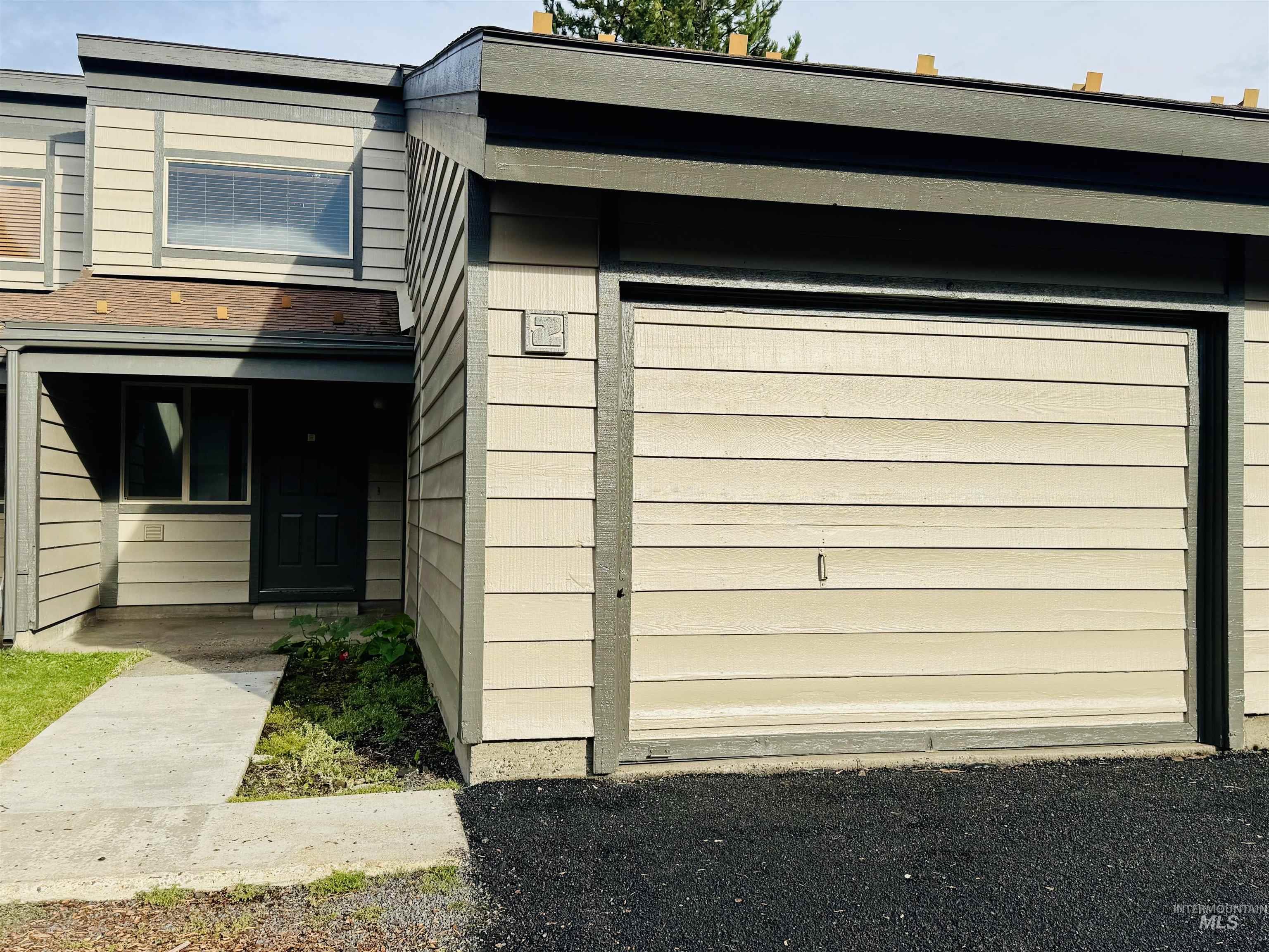 1607 Davis Ave Property Photo 1