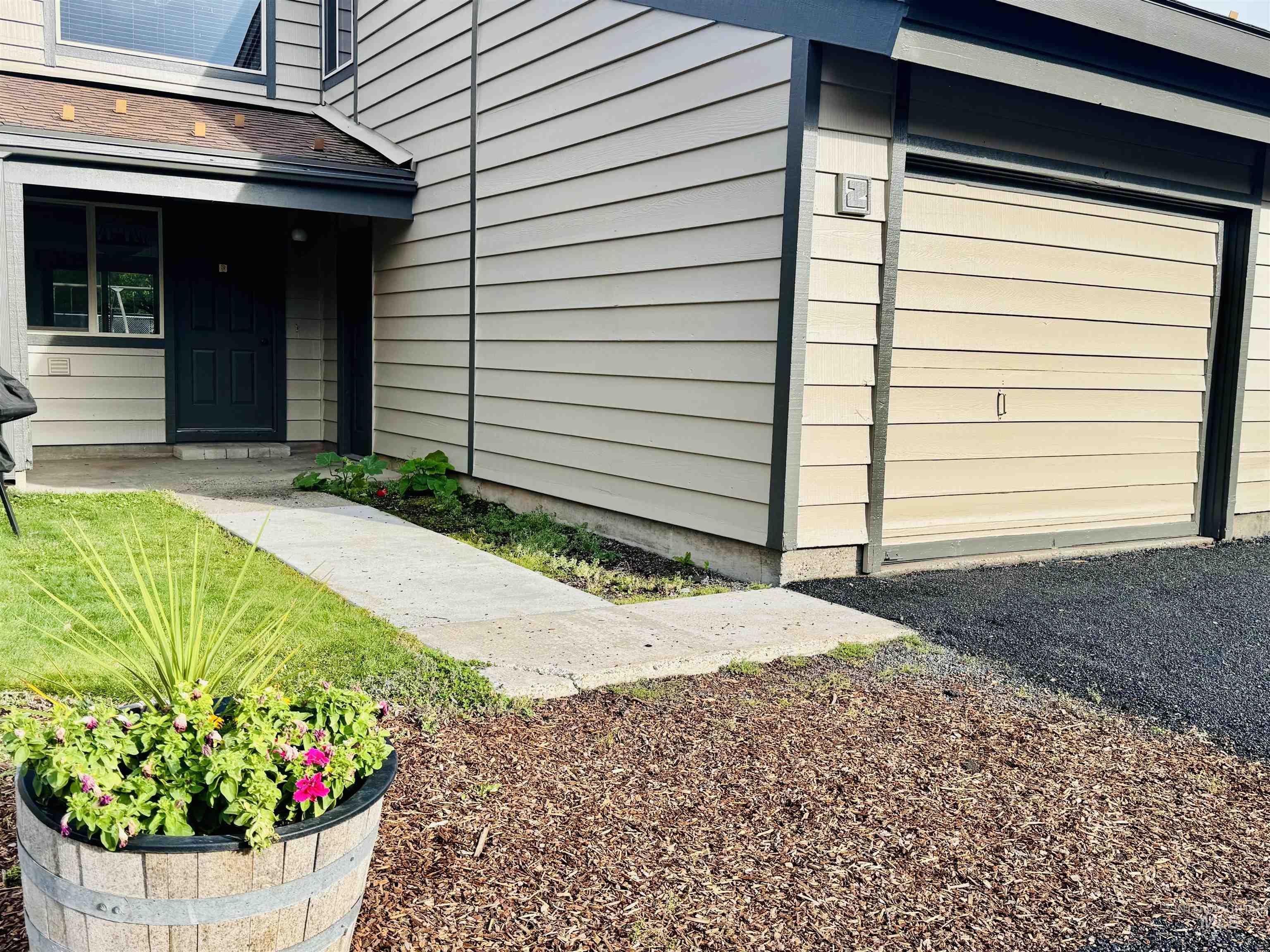 1607 Davis Ave Property Photo 3