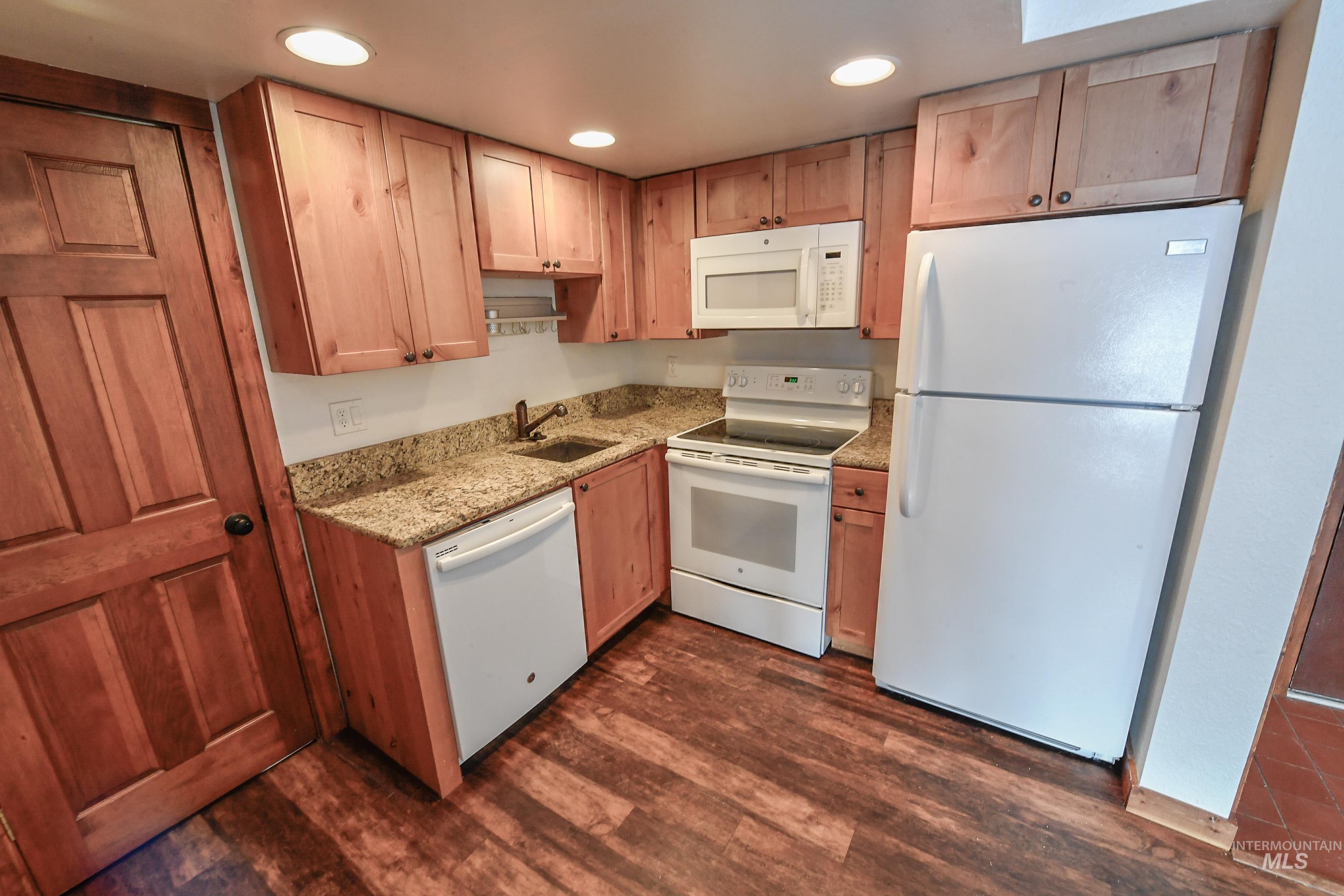 1607 Davis Ave Property Photo 9