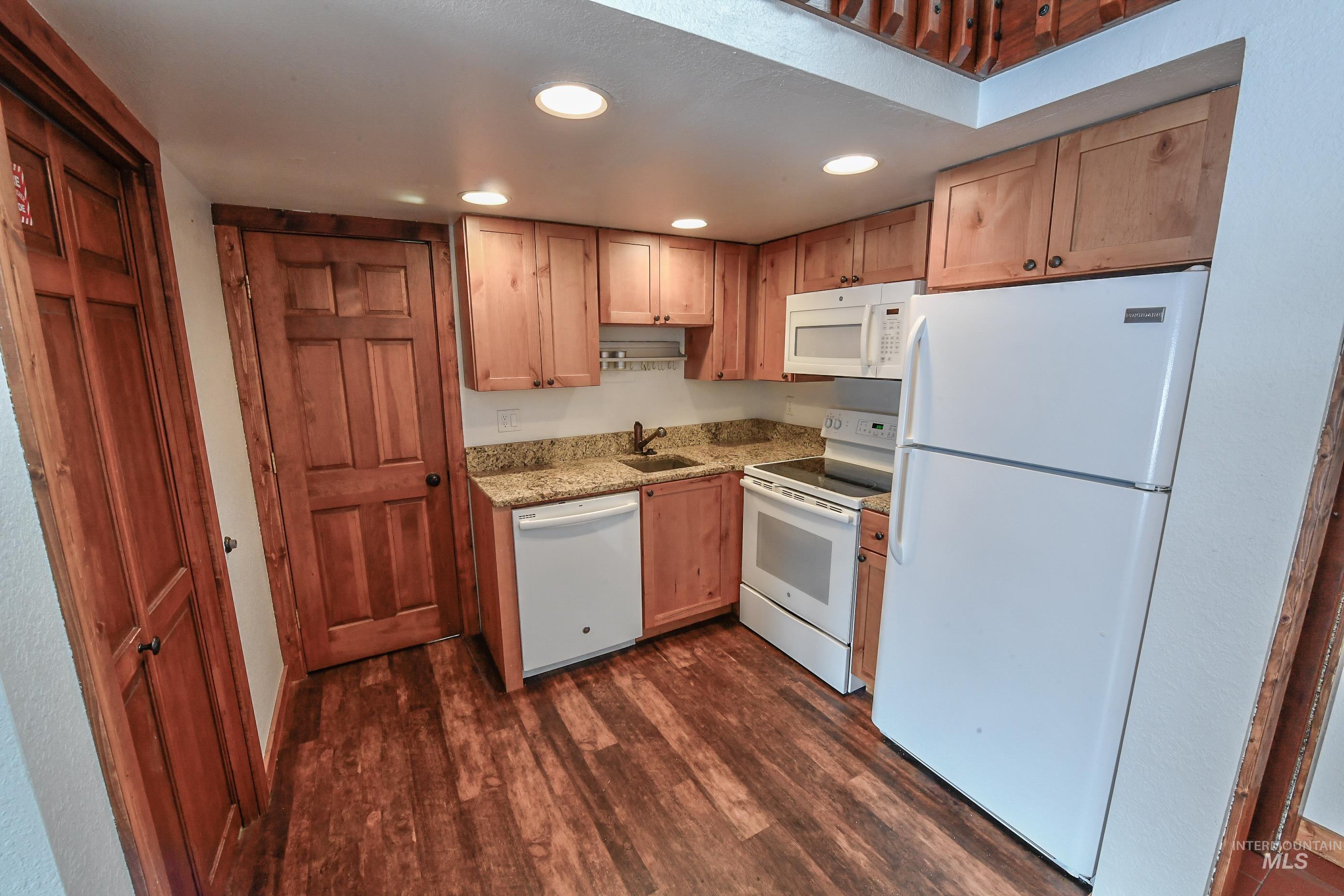 1607 Davis Ave Property Photo 10