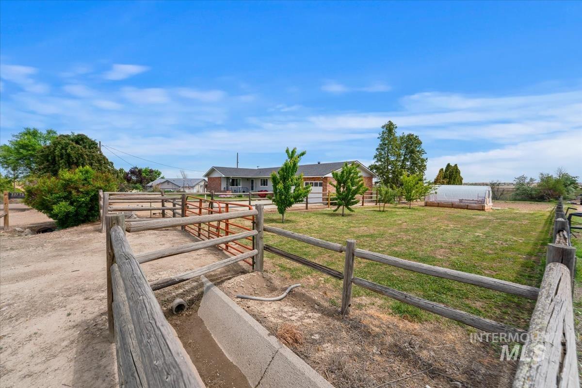 33738 Apple Valley Rd Property Photo 1