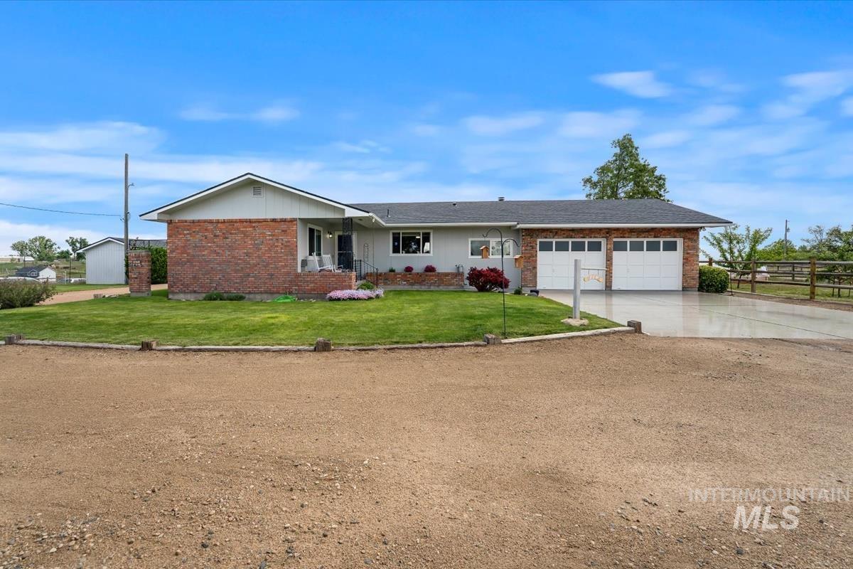 33738 Apple Valley Rd Property Photo 2