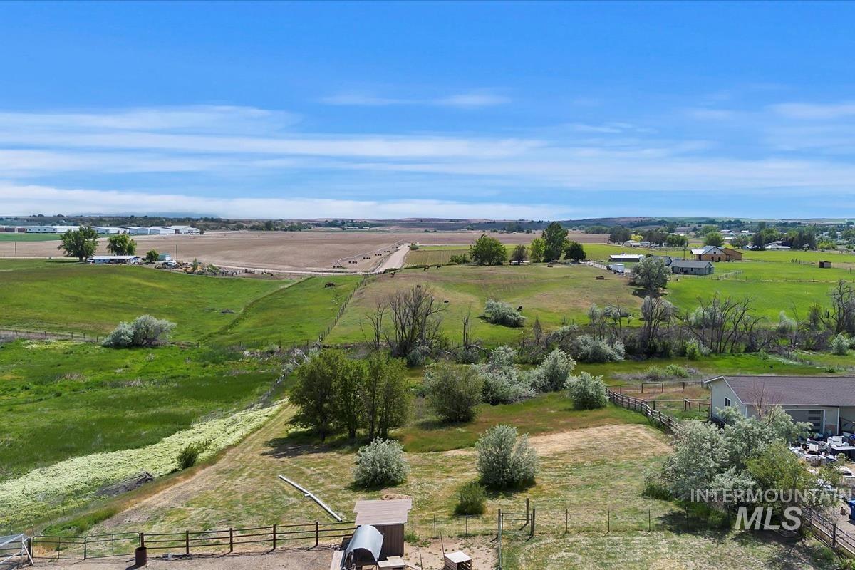 33738 Apple Valley Rd Property Photo 5