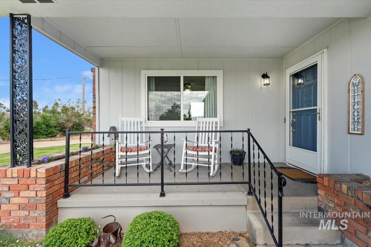 33738 Apple Valley Rd Property Photo 13