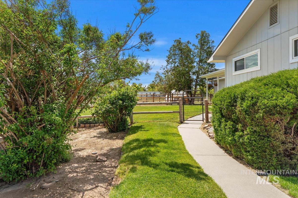33738 Apple Valley Rd Property Photo 37