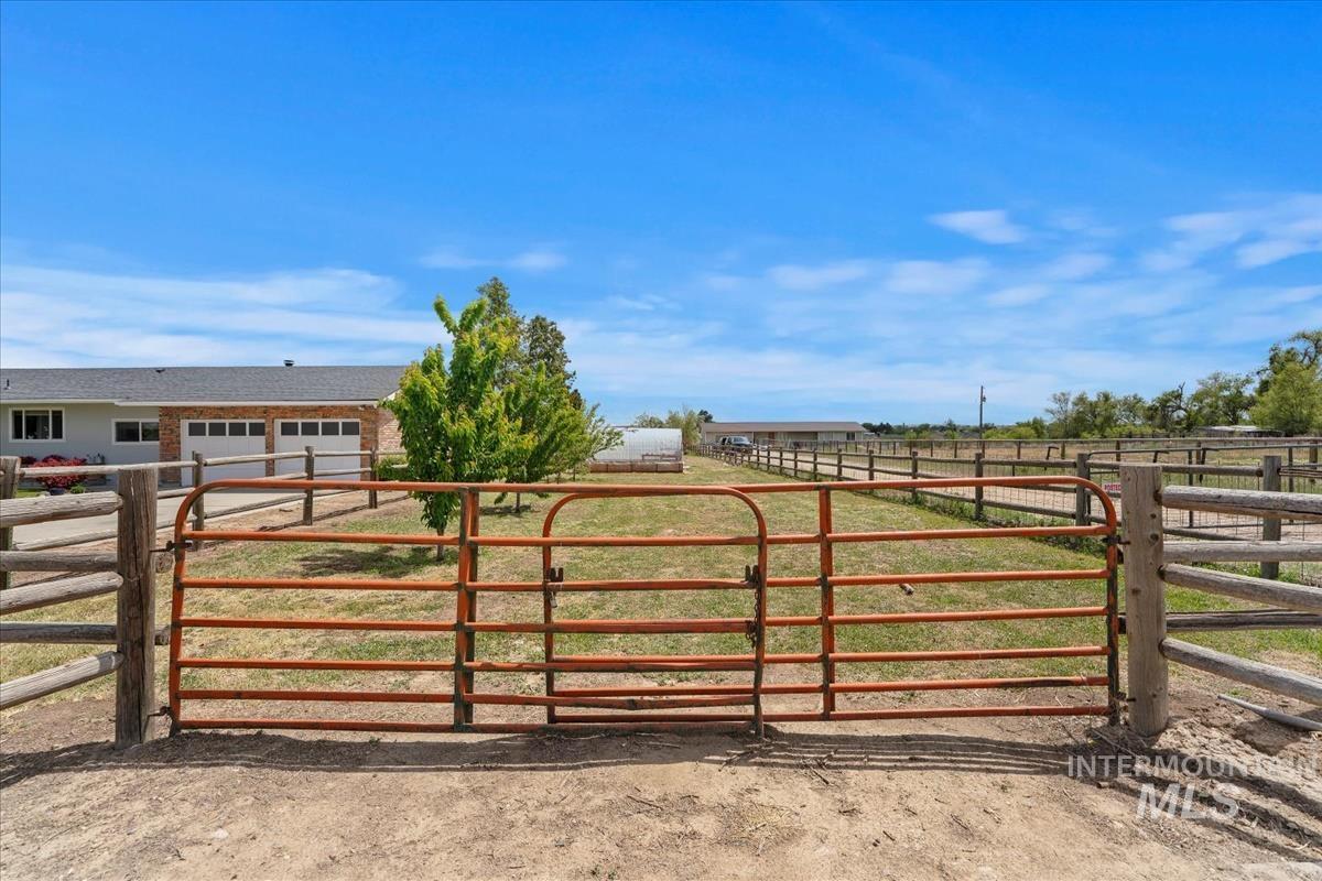 33738 Apple Valley Rd Property Photo 46